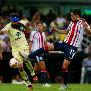 Afición de Chivas, contraria a la llegada de Oribe Peralta