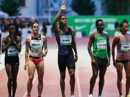 Semenya (centro) ha ganado dos pruebas olímpicas y tres campeonatos mundiales como mujer. AFP / G. Van Der Hasselt