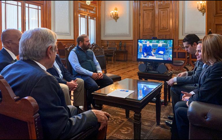 Ayer martes, el Presidente tuvo una video llamada con el creador de Facebook a quien le pidió que participe en llevar internet a las comunidades más lejanas del paí. NTX/ ARCHIVO