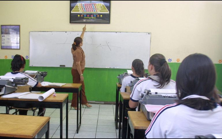 Las mujeres constituyen el 57% de los docentes mexicanos. El promedio en países de la OCDE es de 68%. EL INFORMADOR/ARCHIVO