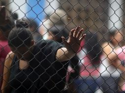 Aseguran que los agentes trabajan al máximo para atender el alto flujo de migrantes que cruzan la frontera. AP/M. Mejía