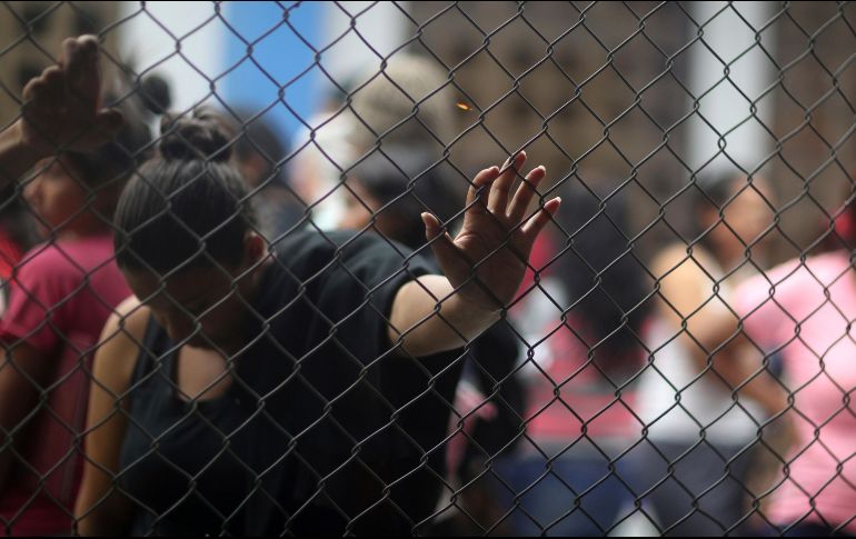 Aseguran que los agentes trabajan al máximo para atender el alto flujo de migrantes que cruzan la frontera. AP/M. Mejía