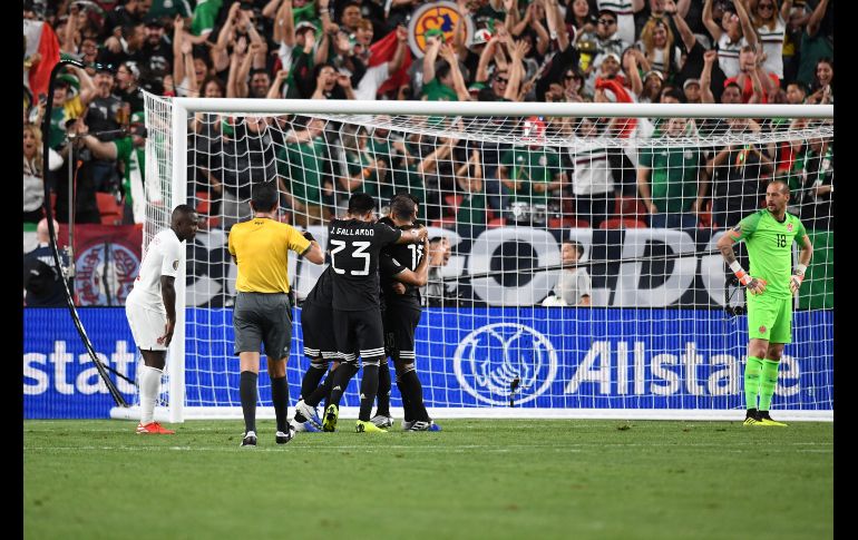 El primer tanto cayó cortesía del cementero Roberto Alvarez. AFP / R. Beck