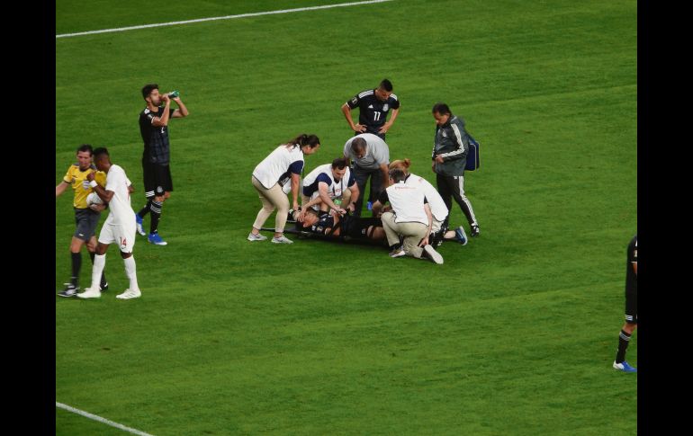 Érick Gutiérrez encendió los focos rojos al salir lesionado. EL UNIVERSAL