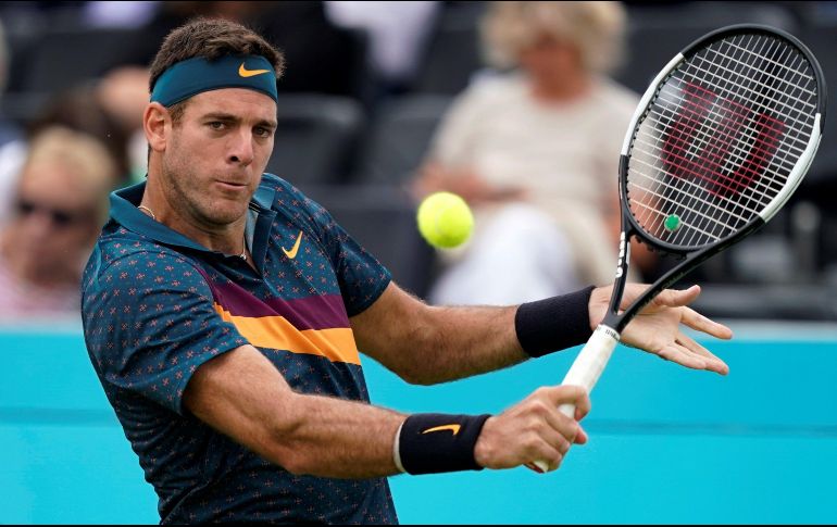 El argentino se lastimó la rótula derecha el miércoles durante su partido ante el canadiense Denis Shapovalov. EFE / W. Oliver
