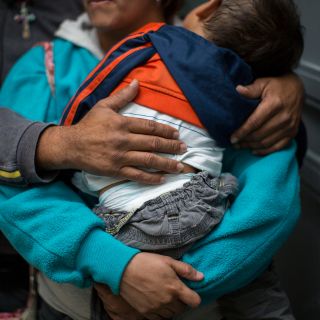 Niños migrantes corren peligro en centro de Texas: abogados