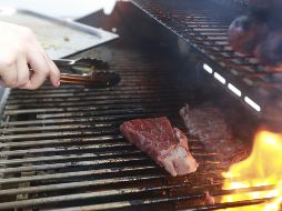 Advierten de un ''efecto partido'', porque a las parrillas encendidas se suman las emisiones de vehículos de quienes se apresuran a llegar a sus casas para los encuentros y participar en las parrilladas. EL INFORMADOR / ARCHIVO