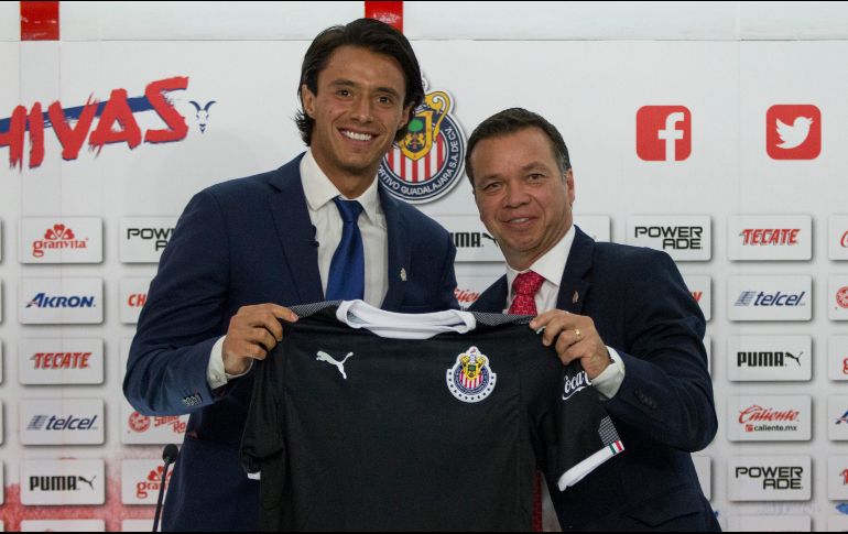 Rodríguez (I) espera quedarse en Chivas 