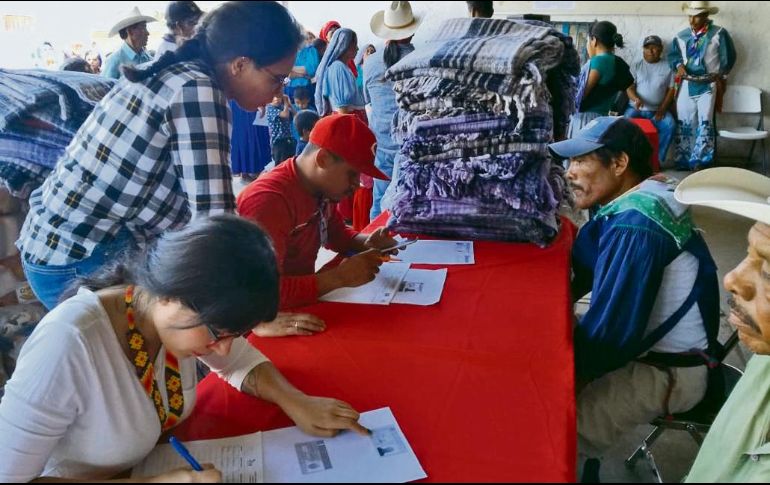 Cobijas, comida y kits de hidratación fueron los aportes del DIF