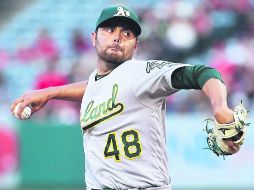 El lanzador de los Atléticos quiere meterse a los libros del beisbol nacional. AGENCIAS