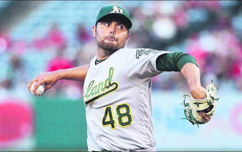 El lanzador de los Atléticos quiere meterse a los libros del beisbol nacional. AGENCIAS