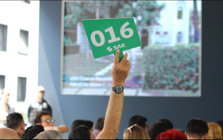 Nueve inmuebles fueron vendidos durante la subasta en Los Pinos, en Ciudad de México. EFE/M. Guzmán