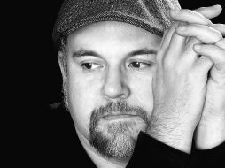 El escritor ofrece su visión ante la falta de apoyo a la cultura. EFE