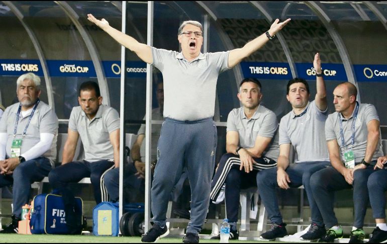 Gerardo Martino se la pasó gritando tanto a sus jugadores como al cuerpo arbitral durante el duelo contra Martinica, que fue un rival que se creció. AP