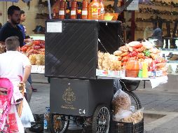 Ambulantes señalan que han sido víctimas de sobornos e incluso los inspectores les retiran las mercancías deliberadamente al no querer contribuir. EL INFORMADOR / ARCHIVO