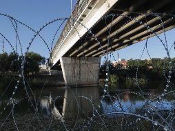 Puntos de cruces fronterizos en Hidalgo, Texas, fueron reforzados en noviembre pasado con alambre de púas. AFP/ARCHIVO