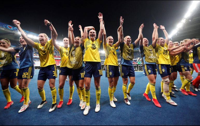Las jugadoras de Suecia celebran la victoria ante Canadá. EFE/I. Langsdon