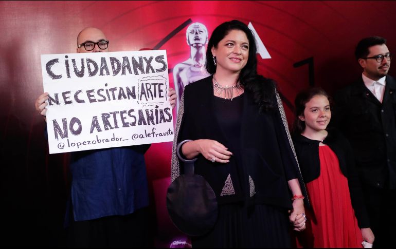 La secretaria de Cultura, Alejandra Frausto, a su llegada a la Cineteca Nacional para la ceremonia de la 61 entrega de los Premios Ariel. SUN / I. Stephens