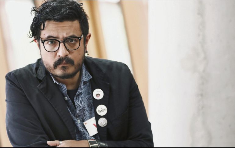 El autor presenta el libro “Cuántos de los tuyos han muerto”. EFE