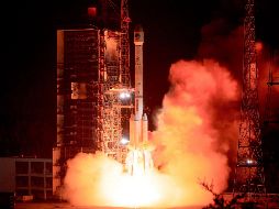 El lanzamiento del Falcon Heavy se produjo en el Centro Espacial John F. Kennedy a las 02.30 hora local (06.30 GMT). EFE/ G. Wenbin