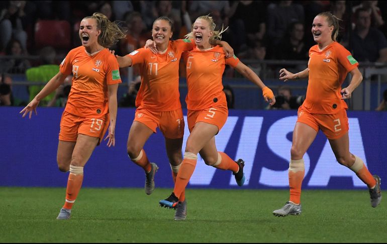 Holanda se enfrentará en la siguiente ronda a Italia. AFP / L. Venance