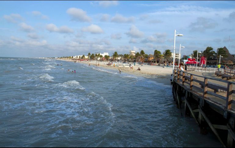 Autoridades contemplan desarrollar carreteras marítimas y lograr que las industrias utilicen más el movimiento de carga vía puertos. NTX/ARCHIVO