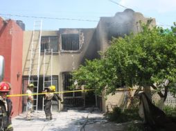 El cuerpo de la niña de 12 años fue encontrado en el segundo piso en una habitación que da hacia la calle. ESPECIAL / Bomberos de Zapopan