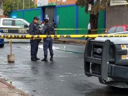 Hombres que viajaban en una motocicleta dispararon contra otro sujeto de 27 años, quien murió en el lugar. TWITTER/@ReporteNivelUno