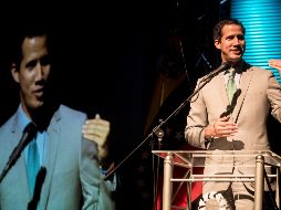 El jefe del Parlamento venezolano, Juan Guaidó, habla durante un acto en la Universidad Metropolitana, este miércoles, en Caracas. EFE/M. Gutiérrez