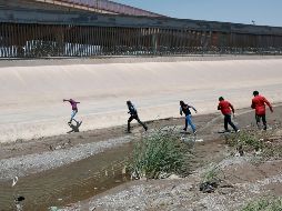 Autoridades mexicanas lanzaron advertencias sobre los peligros que existen al atravesar el río Bravo. AP/C. Torres