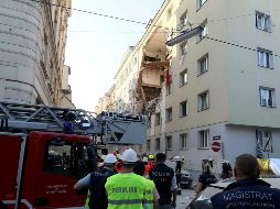 Al llegar los rescatistas al lugar del siniestro aún se percibía el olor a gas, por lo que los servicios de emergencia ordenaron el cierre de los ductos cercanos. AP/R. Zak