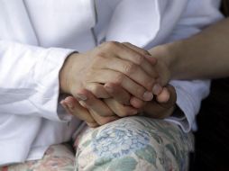 Al tener la posibilidad de vivir más tiempo, las mujeres necesitan una mayor cantidad de recursos para hacer frente a su retiro. AP / ARCHIVO