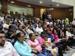 Algunos estudiantes del plantel se dirigieron al Palacio de Gobierno para entregar una carta al gobernador de Jalisco, Enrique Alfaro. TWITTER / @mariana_fdzr