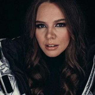 Joy comparte foto con su esposa y su hija