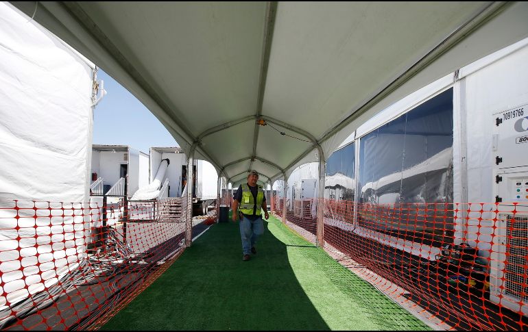 Los pabellones cuentan con colchonetas, áreas de recreo infantil y aire acondicionado, así como lavadoras, secadoras, baños y lavamanos. AP/D. Franklin