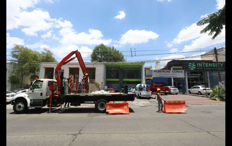 Cuadrillas de la SIOP volvieron a la zona después de conocer el fallo del juez que permitía continuar las obras de la ciclovía. ESPECIAL