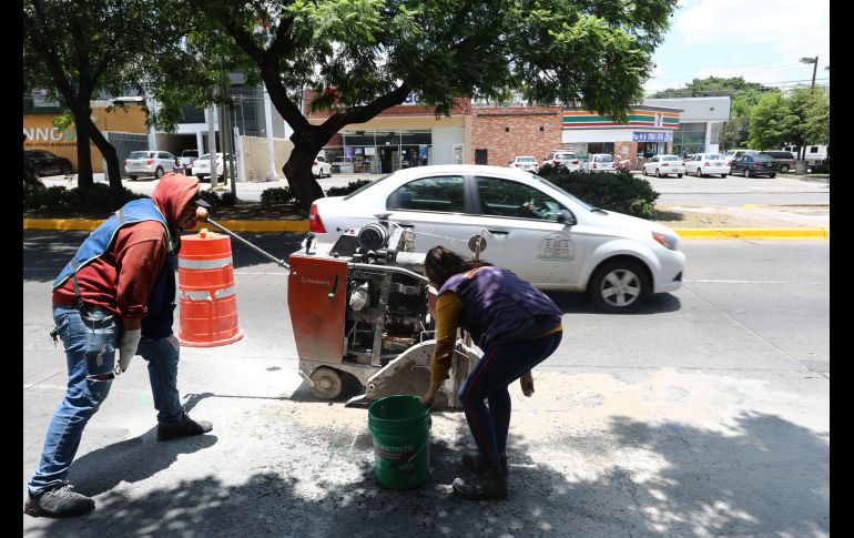 Cuadrillas de la SIOP volvieron a la zona después de conocer el fallo del juez que permitía continuar las obras de la ciclovía. ESPECIAL