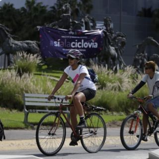 Colectivos realizan ciclovía humana en Niños Héroes