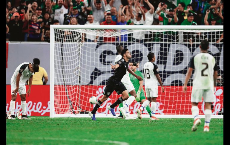 Raúl celebra tras marcar el 1-0 en una buena jugada personal en el área. AFP