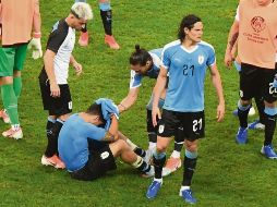 Suárez llora por la eliminación de su Selección. AFP