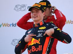 Con este triunfo, Verstappen pone fin a la racha invicta que la escudería Mercedes mantenía en la presente temporada de la Fórmula 1. AP / R. Zak