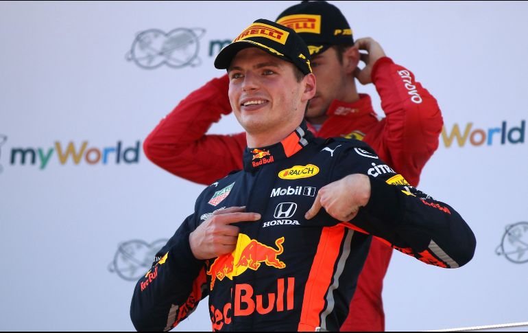 Con este triunfo, Verstappen pone fin a la racha invicta que la escudería Mercedes mantenía en la presente temporada de la Fórmula 1. AP / R. Zak