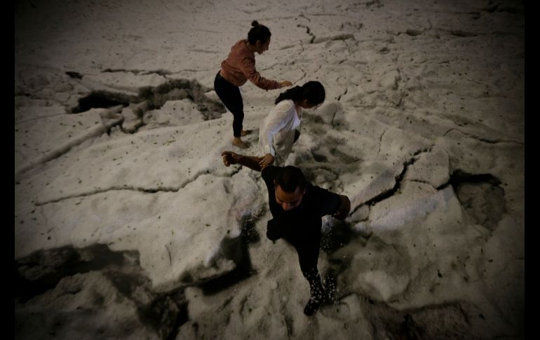La Policía Vial estatal reportó que en Lázaro Cárdenas y Fuelle la inundación llegó a un metro de altura. EL INFORMADOR/F. Atilano