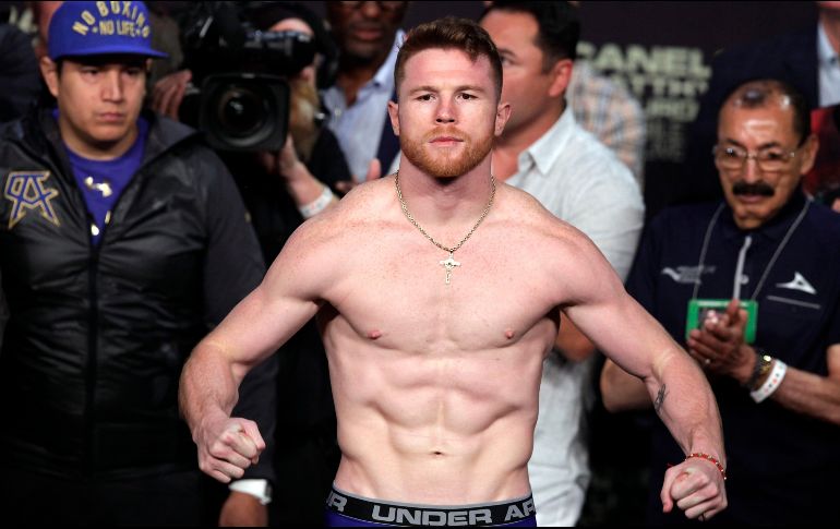 Álvarez es campeón de peso medio del CMB, FIB y la AMB. AFP/ARCHIVO