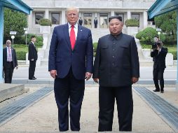 Donald Trump y Kim Jong-un en la Zona Desmilitarizada entre las dos Coreas. AFP/KCNA