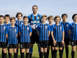 ''Hay un nuevo sheriff en la ciudad'', escribió el club milanés en el tuit que anunció la contratación del ex capitán del Atlético de Madrid. TWITTER / @Inter_es