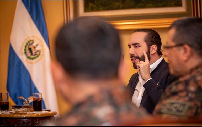 El presidente Nayib Bukele en una reunión con su gabinete de seguridad. TWITTER/nayibbukele