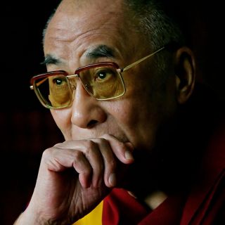 El dalái lama ofrece disculpas por comentario sobre las mujeres