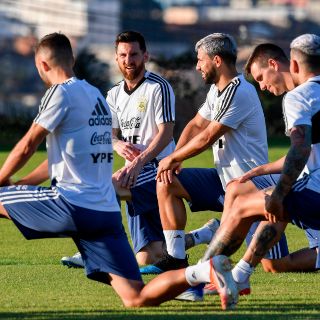 Aficionados de Brasil perturban concentración de Argentina