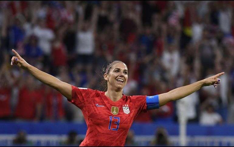 Alex Morgan celebra tras anotar el gol de la victoria estadounidense al 31'. AFP/P. Desmazes